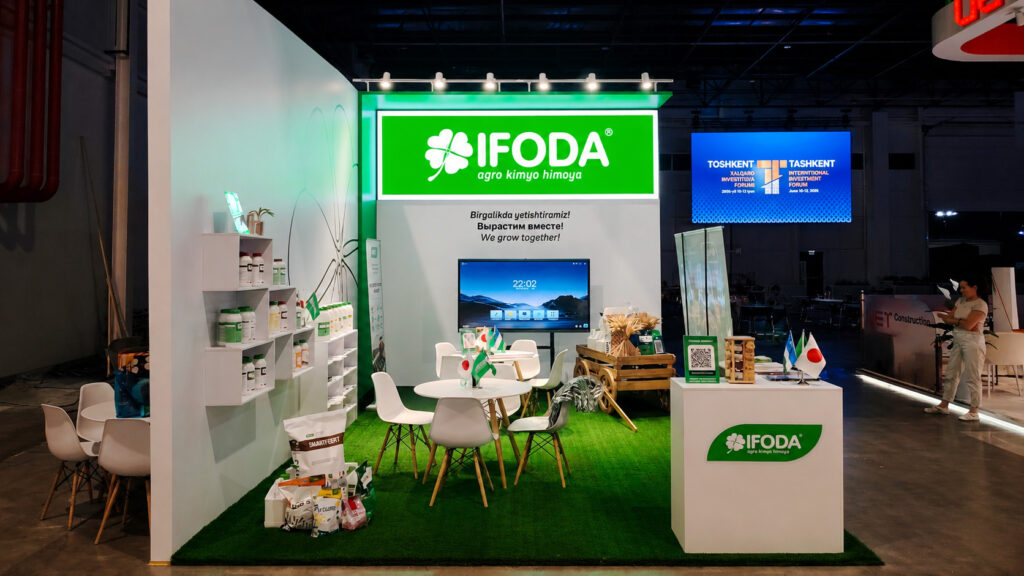 Компактный стенд IFODA с зоной переговоров и ресепшном