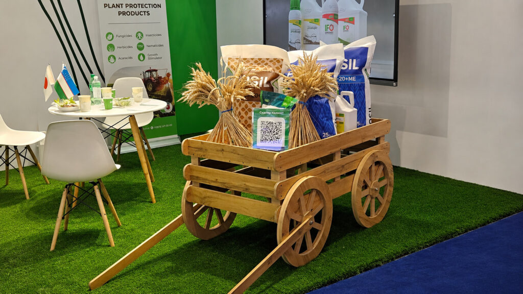 Компактный стенд IFODA с зоной переговоров и ресепшном
