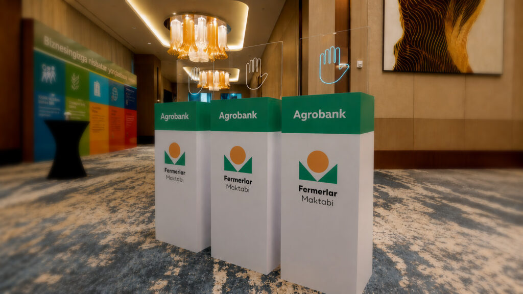 Сенсорные кнопки Agrobank Fermerlar Maktabi для открытия мероприятия